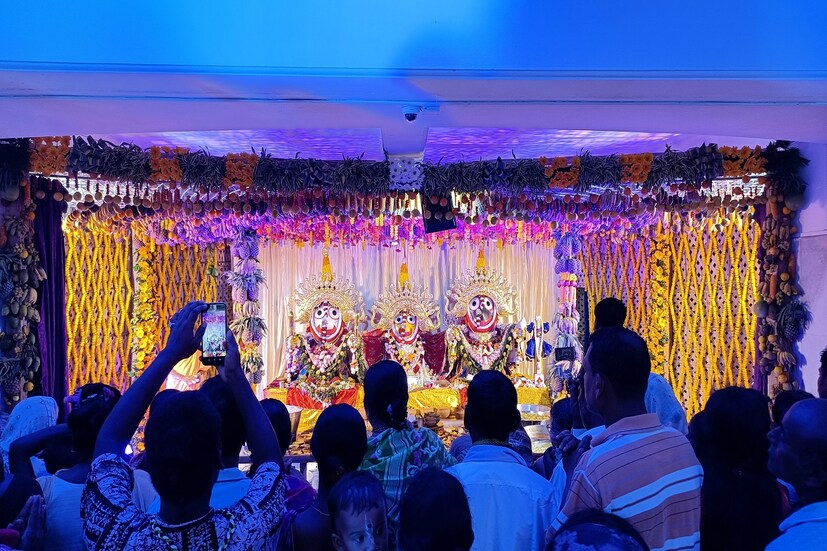 এরপর উল্টো রথের দিন পুনরায় রথে চেপে মায়াপুর ইসকন মন্দির থেকে মায়াপুর ইসকন রাজাপুর মন্দিরের উদ্দেশ্যে রওনা দেবেন জগন্নাথ বলরাম ও সুভদ্রা মহারানী। কোভিড মারামারি কাটিয়ে দীর্ঘ বছর পর আবারও সেজে উঠেছে মন্দির নগরী মায়াপুর ইসকন।