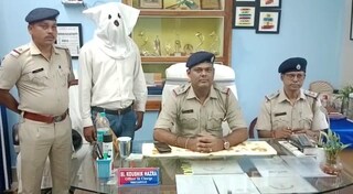 ভুয়ো ওই ব্যাংক কর্মীকে গ্রেফতার করলো ইন্দপুর থানার পুলিশ