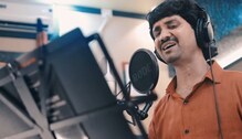 'লোকাল ট্রেন' নিয়ে হাজির মিলন কুমার! দ্বিতীয় গানে আলোড়ন নেটিজেনদের মধ্যে 'লোকাল ট্রেন' নিয়ে হাজির মিলন কুমার! দ্বিতীয় গানে আলোড়ন নেটিজেনদের মধ্যে