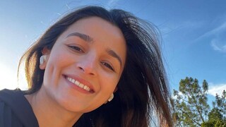 আর একটি খাবার আলিয়ার খুব পছন্দ। সেটি হল রসম। ওজন কমাতে এরও জুড়ি মেলা ভার। এর মধ্যে আরও বেশ কিছু উপকারিতা আছে। এর রেসিপি জেনে নেওয়া যাক। আর একটি খাবার আলিয়ার খুব পছন্দ। সেটি হল রসম। ওজন কমাতে এরও জুড়ি মেলা ভার। এর মধ্যে আরও বেশ কিছু উপকারিতা আছে। এর রেসিপি জেনে নেওয়া যাক।