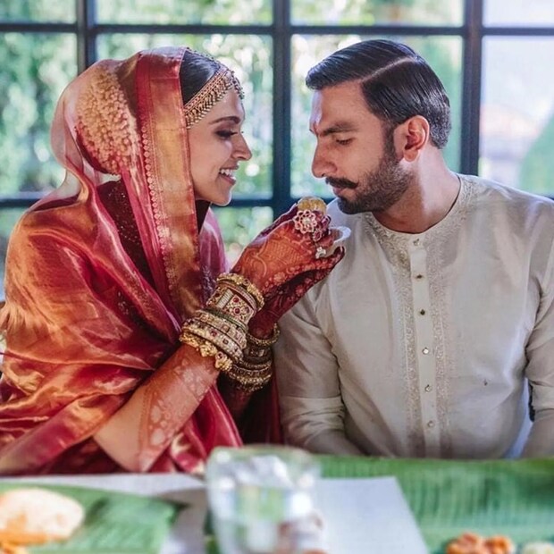 রণবীর আরও বলেছিলেন যে দীপিকাকে প্রভাবিত করার জন্য রণবীর তাঁকে রান্না করে খাওয়ানোর প্রতিশ্রুতিও দেন৷ যদিও দীপিকা অভিযোগ করেছেন যে তিনি আজ পর্যন্ত কিছু রান্না করে খাওয়াননি। এই অভিযোগে, রণবীর নিজেই বলেছিলেন যে তিনি ডিম-রুটি ছাড়া অন্য কিছু তৈরি করতে পারেন না! 