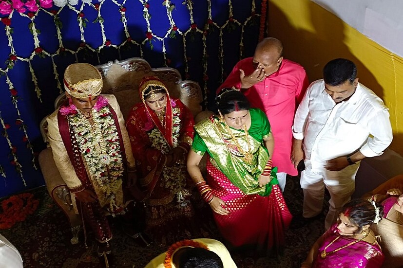 গুড়িয়া ঘরে ঘরে কাজ শুরু করে৷ সেখান থেকে সুনীল সিংয়ের সাথে দেখা হয় তার এবং তাকে সুনীল নিজের বাড়িতে নিয়ে আসেন৷ সকলের মন জয় করে নেন গুড়িয়া। সুনীল সিং বলেছেন যে গুড়িয়া এতটাই ভাল যে আমাদের সকলের খেয়াল রেখেছিল বাড়ির মেয়ের মতোই৷ 