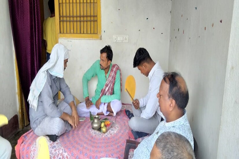 গুড়িয়া ছিল অত্যন্ত বিশ্বাসী এবং কর্মোঠ। ফলে গৃহস্থালির কাজকর্মও যেমন করত, তেমনই তার থেকে ঘরের কিছু লুকিয়ে রাখতে হয়নি৷ ধীরেধীরে বাড়ির মেয়ের মতো হয়ে উঠেছিল সে৷ তাই তো সেই মেয়ের বাবা হিসেবেই গুড়িয়ার কন্যাদান করেন সুনীলবাবু৷ 