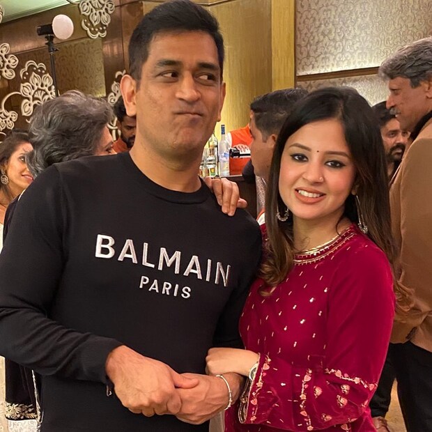 ২০১০ সালে ৪ জুলাই বিয়ে করেছিলেন ধোনি ও সাক্ষী। 