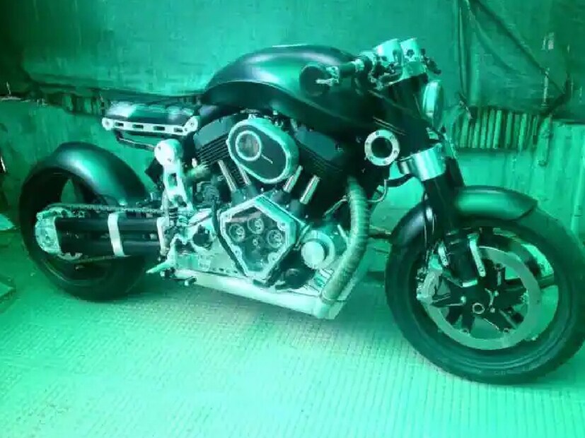 Confederate X132 Hellcat. এই দুর্লভ মডেলটি রয়েছে ধোনির কাছে। দক্ষিণ-পূর্ব এশিয়ায় এই বাইকের একমাত্র গ্রাহক ধোনি।