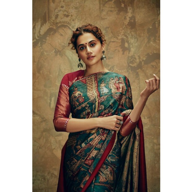 সিল্কের শাড়িতে অপরূপা। 
