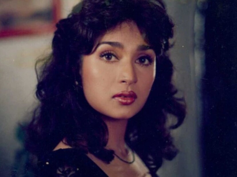 জানান যায় যে প্রতিভার মা মালা সিনহা এই সম্পর্কের বিরুদ্ধে ছিলেন৷ তবুও তার মেয়ে কারও কথা না শুনে তার মনের কথা শোনেন।