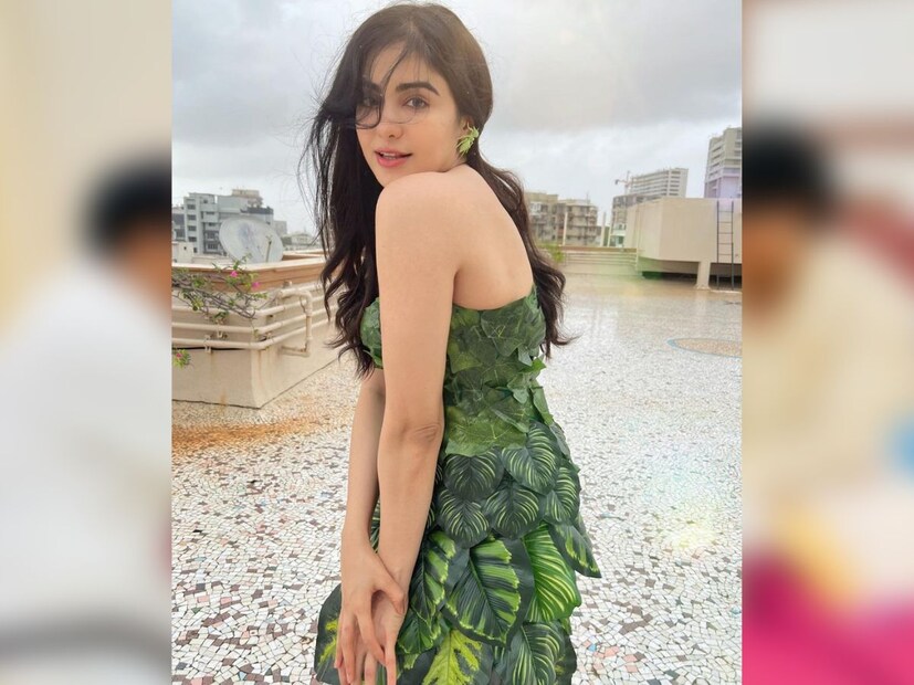আদা শর্মার ছবি নিয়ে অনেক তারকাও মন্তব্য করেছেন। 