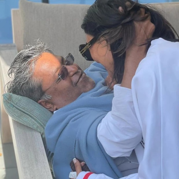 ‘তিনি ঝুঁকি নিতে পারেন’ কোনও বিবাহিত বা ইতিমধ্য়েই সম্পর্কে থাকা পুরুষ যখন আরও একজনের সঙ্গে সম্পর্কে জড়িয়ে পড়েন, তখন তাতে যথেষ্ট ঝুঁকি থাকতে পারে। কারণ, এতে তাঁর প্রথম সম্পর্কে প্রভাব পড়তে পারে। সম্পর্ক ভেঙেও যেতে পারে। কিন্তু দ্বিতীয় ওই মহিলার জন্য যখন তিনি এত বড় ঝুঁকি নিচ্ছেন, তার মানে তাঁকে ভরসা করা যায়। গবেষণায় দেখা গিয়েছে, এই দিকটিও বেশ গুরুত্ব দেন মহিলারা।