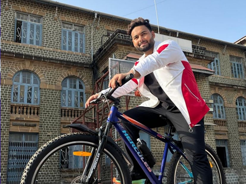 ভারতীয় দলের নতুন পোস্টার বয় পন্থ। সোশ্যাল মিডিয়ায় প্রচণ্ড অ্যাক্টিভ থাকেন তিনি।