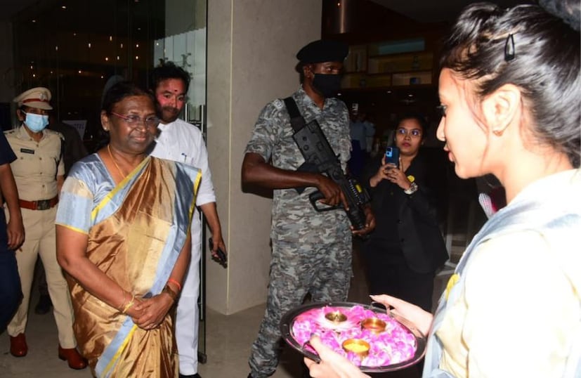 দ্রৌপদী মুর্মু হবেন প্রথম রাষ্ট্রপতি যিনি স্বাধীনতার পরে জন্মগ্রহণ করেছিলেন। ১৯৪৭ সালে দেশ স্বাধীন হওয়ার প্রায় ১১ বছর পরে ২০ জুন ১৯৫৮ সালে জন্মগ্রহণ করেছিলেন তিনি। এখনও পর্যন্ত দেশের সব রাষ্ট্রপতি ১৯৪৭ সালের আগে জন্মগ্রহণ করেছেন। 