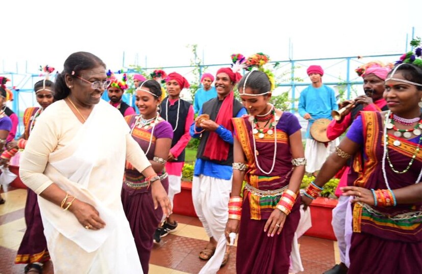 সর্বকনিষ্ঠ রাষ্ট্রপতি হওয়ার রেকর্ড করতে পারেন তিনি। দেশের সর্বকনিষ্ঠ রাষ্ট্রপতি হওয়ার রেকর্ড নীলম সঞ্জীব রেড্ডির নামের পাশে রয়েছ। ১৯৭৭ সালে তিনি বিনা প্রতিদ্বন্দ্বিতায় রাষ্ট্রপতি হয়েছিলেন। রেড্ডির বয়স ছিল ৬৪ বছর, ২ মাস এবং ৬ দিন। দ্রৌপদী মুর্মুর বয়স ৬৪ বছর, ১ মাস এবং ৮ দিন।