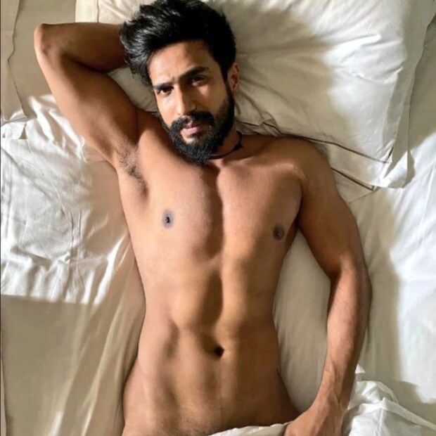 ৪টি ছবি শেয়ার করে তিনি লিখেছেন, 'চলুন.. আমিও এই ট্রেন্ডে যোগ দিয়েছি এবং নিজের স্ত্রী হলেন। ছবি পোস্ট করে তিনি জ্বলা গুট্টাকে ট্যাগ করেছেন। ছবি-@thevishnuvishal/Instagram
