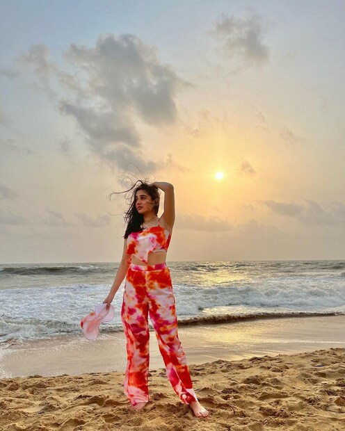 আসফিও খুব সুন্দরী এবং একজন ভ্লগার। তার ছবিও সোশ্যাল মিডিয়ায় প্রতিদিন ভাইরাল হয়। (ছবি: Instagram @_asfi)