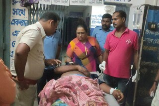 গুরুতর আহত জামাই চিকিৎসাধীন মেডিক্যাল কলেজে  