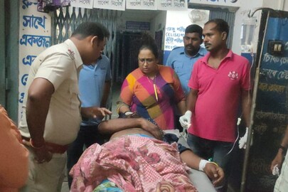 গুরুতর আহত জামাই চিকিৎসাধীন মেডিক্যাল কলেজে  