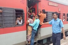 শহিদ দিবস উপলক্ষে জেলার স্টেশনগুলিতে জোড়াফুলের রমরমা শহিদ দিবস উপলক্ষে জেলার স্টেশনগুলিতে জোড়াফুলের রমরমা