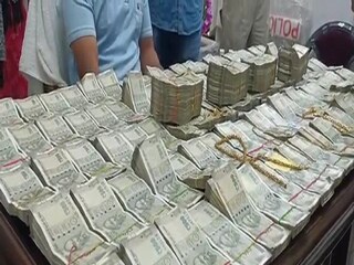 huge money recovery from raniganj from a buisnessman's house
