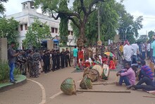 বেলপাহাড়ি থানা ঘেরাও করে বিক্ষোভ আদিবাসী সংগঠনের 