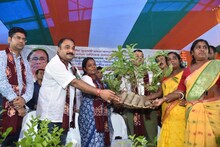 স্বনির্ভর গোষ্ঠীর হাতে তুলে দেওয়া হল গাছের চারা