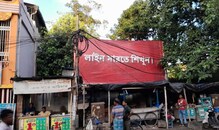 'লাইন মারতে শিখুন' হোর্ডিং ঘিরে বিভ্রান্তি ও বিতর্ক তুঙ্গে 'লাইন মারতে শিখুন' হোর্ডিং ঘিরে বিভ্রান্তি ও বিতর্ক তুঙ্গে