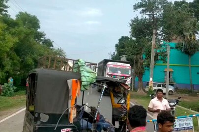 পথ দুর্ঘটনাকে ঘিরে চাঞ্চল্য 