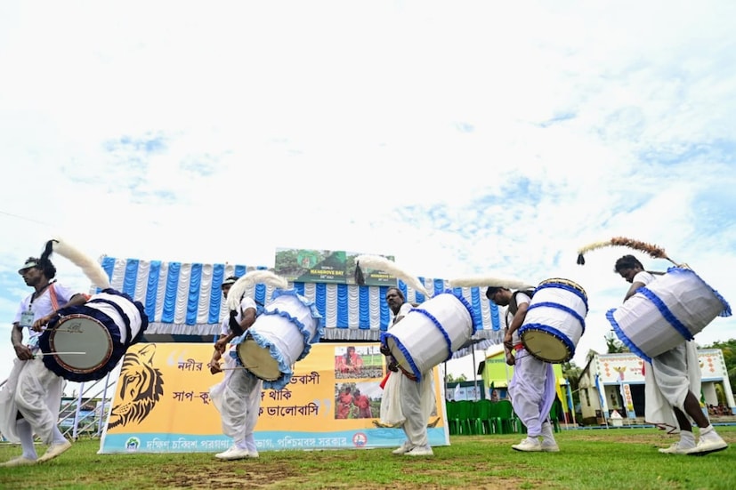 এছাড়াও জেলার সুন্দরবন লাগোয়া কুলতলি, ক‍্যানিং, বাসন্তি, পাথরপ্রতিমা, মথুরাপুর ২, নামখানা সহ একাধিক ব্লকে বিভিন্ন অনুষ্ঠানের মাধ‍্যমে পালিত হচ্ছে এই দিনটি।