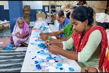 দু বছর পর এল বরাত, খুশি কালনার রাখি শিল্পীরা দু বছর পর এল বরাত, খুশি কালনার রাখি শিল্পীরা