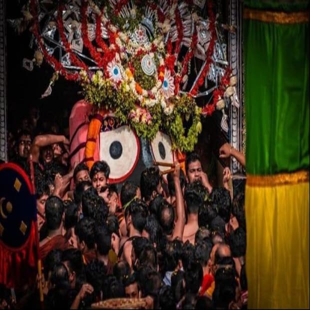 ফাসি, ভাউনরা, আসানা মূলত এই তিন ধরনে কাঠের প্রয়োজন হয় রথ নির্মাণে। জগন্নাথ,বলরাম ও শুভদ্রার তিনটি রথের সারথীর নাম মাতালি, দাঁড়ুকা ও অর্জুন। 