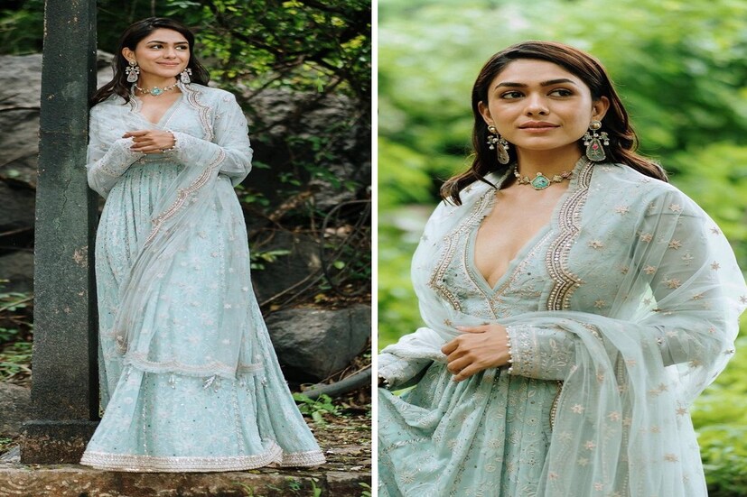 প্যাস্টেল নীল রঙের আনারকলির সাজে অপরূপা নায়িকা ম্রুণাল ঠাকুর। অভিনয়ের পর এবার ফ্যাশনেও টেক্কা দিচ্ছেন নায়িকা। (Mrunal Thakur)