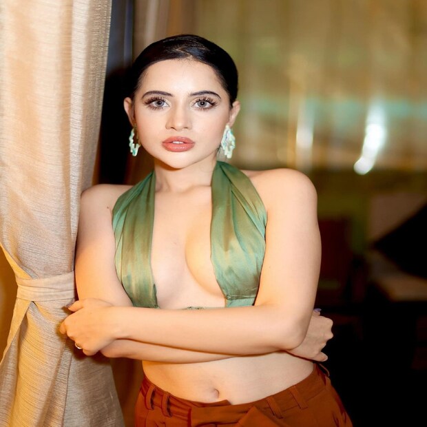 সেই থেকে বাড়ছে তাঁর আয়৷ এভাবেই দিনের পর দিন নিজের পোশাকের মাধ্যমে সকলকে মজিয়ে রাখছেন উর্ফি৷