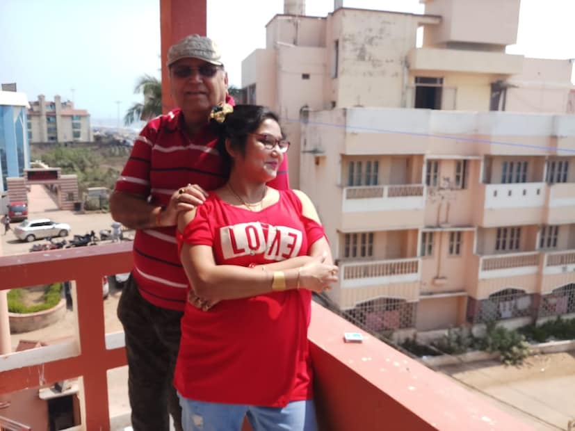 একে বয়সের এতটা ফারাক তার মধ্যে লিভ-ইন, বহু সমালোচনা, বিতর্কের সম্মুখীন হতে হয়েছিল তাঁদের। ইন্ডাস্ট্রির অলিতে গলিতে কান পাতলেই শোনা যেত নানা গসিপ।