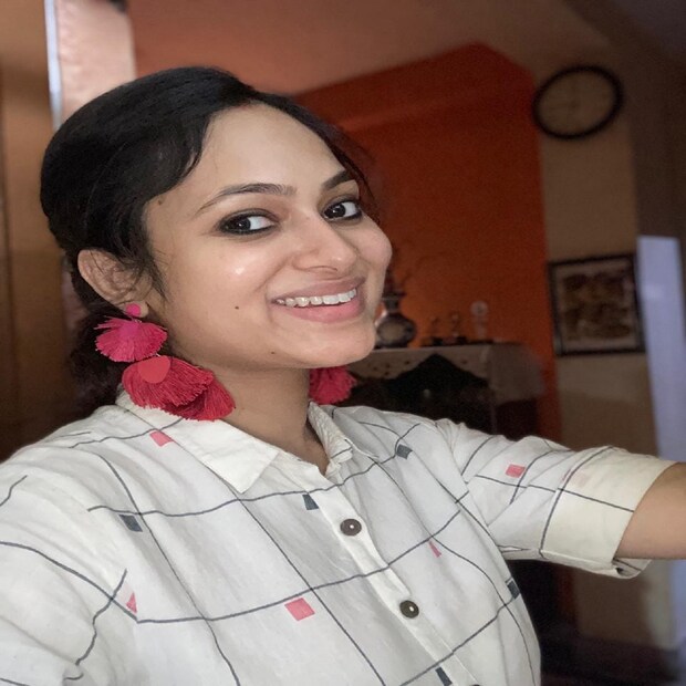বাসবদত্তা ও অনির্বাণের জীবনের এমন খুশির খবর জেনে তাঁদের শুভেচ্ছায় ভরিয়ে দিয়েছেন অনুরাগীরা। মেয়ের বাবা-মা হয়ে দারুণ উচ্ছ্বসিত অনির্বাণ ও বাসবদত্তাও।