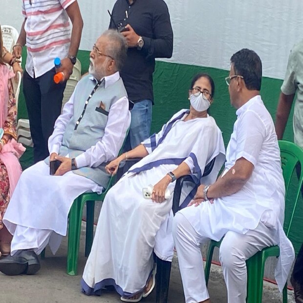 করোনার অতিমারির ফলে দু'বছর ভার্চুয়ালি শহিদ দিবস পালন হয়েছে। এবার ফের ধর্মতলায় ২১ জুলাইয়ের বিশাল সমাবেশের আহ্বান করেছে তৃণমূল। 