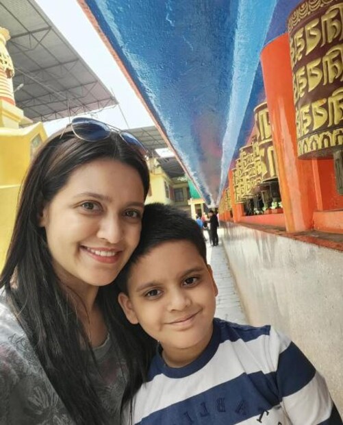 প্রিয়াঙ্কা সহজকে নিয়ে ঘুরে এলেন সিকিম থেকে। উপলক্ষ সামার ভ্যাকেশন। মা-ছেলের ছবি এমনিতেই পছন্দ নেটিজেনদের। তাই ছবিগুলি ভাইরাল হতে বেশি সময় নেয়নি। 