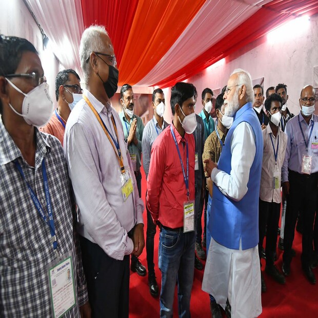 অশোক স্তম্ভটি নির্মাণের জন্য আটটি স্তরে প্রস্তুতি চালানো হয়েছে। কম্পিউটার গ্রাফিক তৈরি করে মডেল বানানো হয়। এর পর ব্রোঞ্জ দিয়ে মডেল তৈরি করা হয়। 
