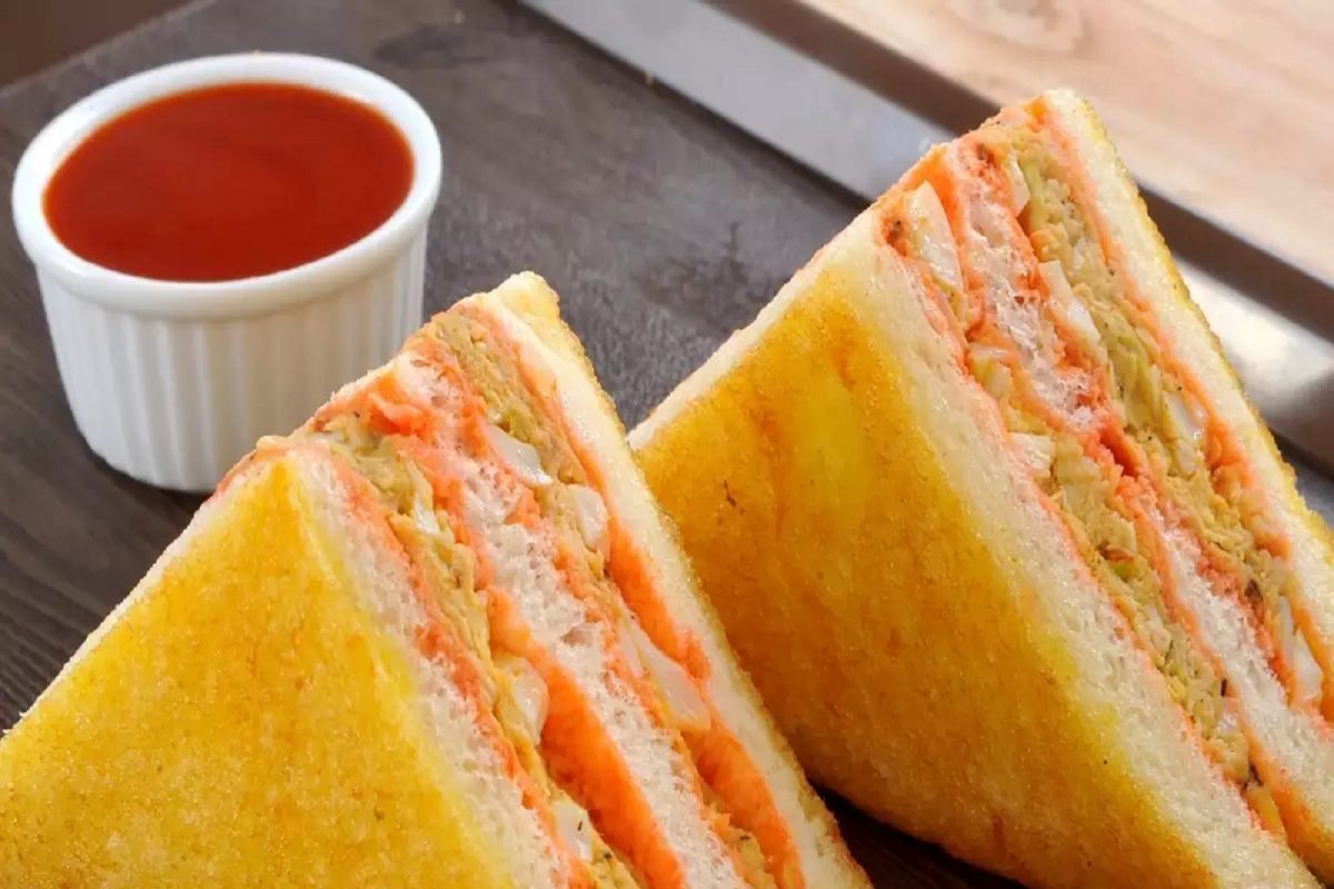 Aloo Masala Sandwich: বাড়িতে সবজি নেই? সন্ধ্যের আড্ডা জমে উঠুক বাড়তি আলুসেদ্ধ ও পাউরুটির সুস্বাদু স্টাফড স্যানডুইচ দিয়েই
