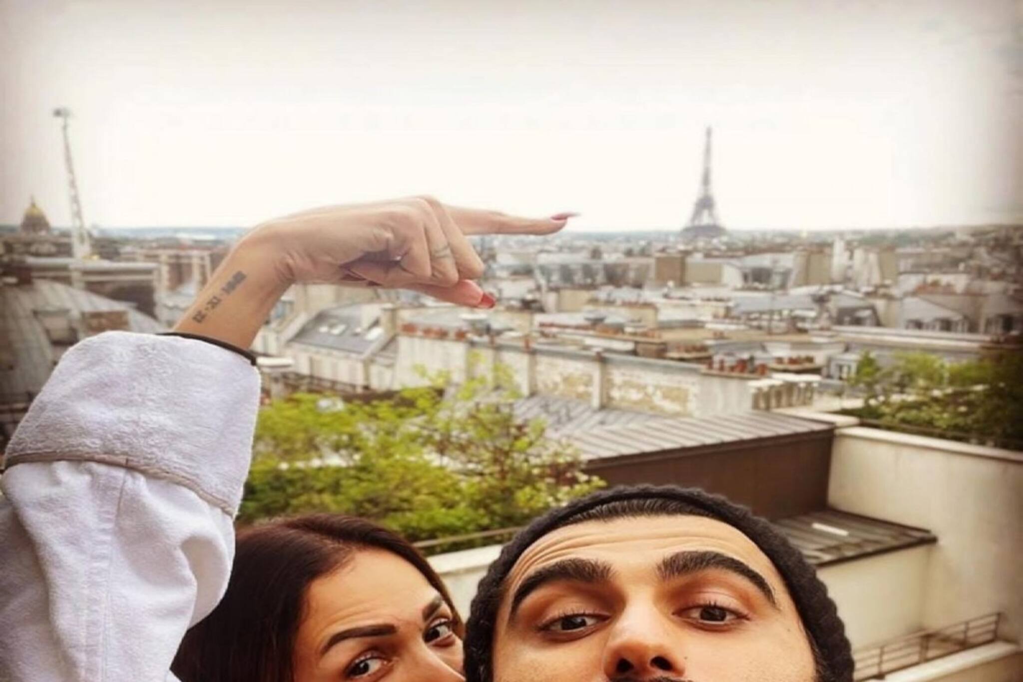 আইফেল টাওয়ার আর অর্জুন-মালাইকা! এ কি বিয়ের ইঙ্গিত?