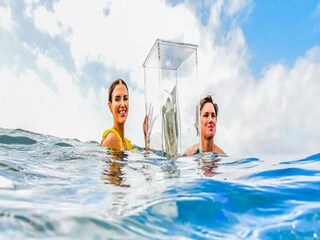 সমুদ্রের মাঝে টি টোয়েন্টি বিশ্বকাপ ট্রফি