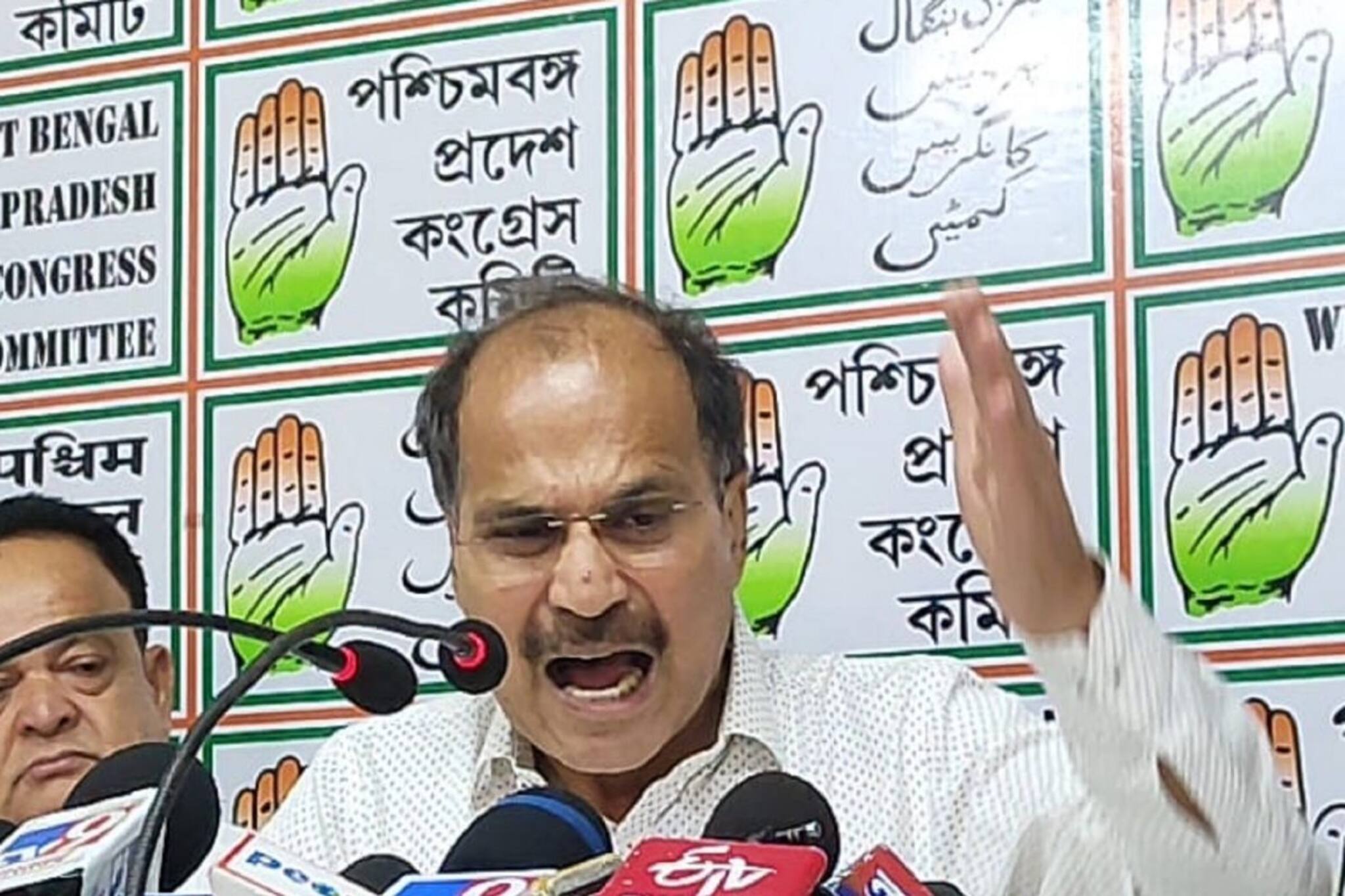 ‘গান্ধি একটা পরিবার নয়, প্রতিষ্ঠান’, পরিবারতন্ত্র নিয়ে কটাক্ষের জবাব অধীরের