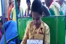 Birbhum Viral News|| 'আমি ইস্কুল মাষ্টার বউ খুঁজছি', বর বেশে এই বয়সে ছেলে চলল কোথায়? ভাইরাল ছবি... Birbhum Viral News|| 'আমি ইস্কুল মাষ্টার বউ খুঁজছি', বর বেশে এই বয়সে ছেলে চলল কোথায়? ভাইরাল ছবি...