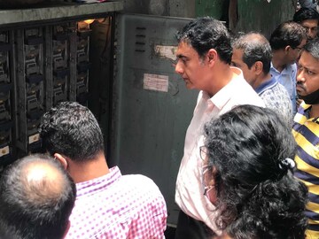 পরিদর্শনে কর্তারা