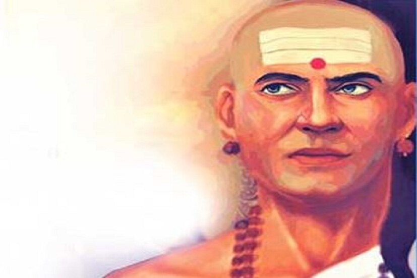 ধর্মীয় প্রকৃতি: জীবনসঙ্গী বেছে নেওয়ার সময় তাঁর ধর্মাচরণের প্রতি কতটা রুচি বা কতটা টান তা পরীক্ষা করতে ভুলবেন না। চাণক্য নীতি অনুসারে, ধর্মীয় প্রকৃতিও ভাল মানুষের একটি চমৎকার গুণ, তাই জীবনসঙ্গী বেছে নেওয়ার আগে অবশ্যই তার ধর্মীয় স্বভাব বুঝে নেওয়ার চেষ্টা করুন৷