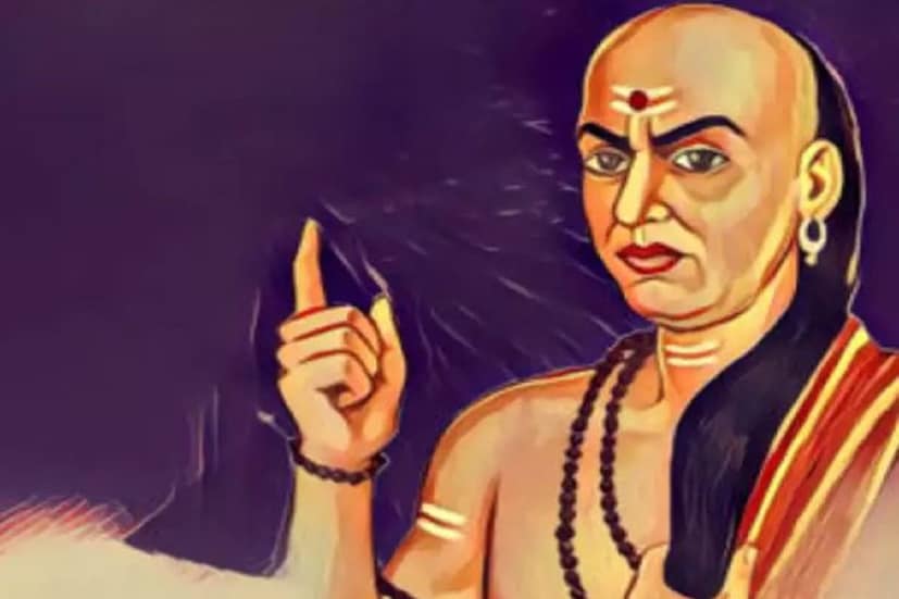 শ্রদ্ধা: চাণক্য নীতি অনুসারে, যে ব্যক্তি সম্মান দেয় সে সর্বত্র সম্মান পায়। এছাড়াও, সুখী দাম্পত্য জীবনে একে অপরকে সম্মান করা প্রয়োজন, তাই স্ত্রী-র মধ্যে বড়দের এবং জীবনসঙ্গীকে সম্মান করার গুণ থাকতে হবে।