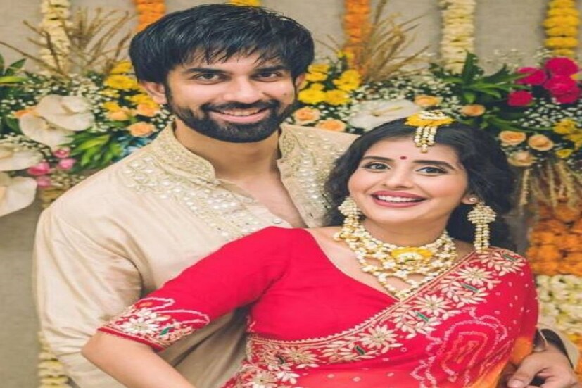 এদিকে সুস্মিতার ভাইকে খুব শীঘ্রই ডিভোর্স দিতে চলেছে৷ চারু হিন্দি সিরিয়াল দুনিয়ার জনপ্রিয় অভিনেত্রী৷ চারুর সঙ্গে ভাইয়ের ডিভোর্সের খবর পাওয়া সুস্মিতা আবার নিজের ভাইকেই সোশ্যাল মিডিয়ায় আনফলো করে দিয়েছেন৷ Photo Courtesy- Instagram 