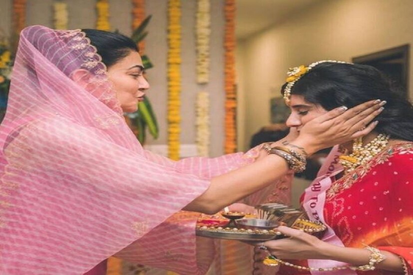 সুস্মিতা সেনের ভাই রাজীব সেন এবং তাঁর বাবা সুবীর সেন এই সম্পর্ক নিয়ে মন্তব্য করেছিলেন৷ এবার এই সম্পর্ক নিয়ে মুখ খুললেন সুস্মিতার ভাজ চারু আসোপা৷ চারু নিজের ননদের সঙ্গে ললিত মোদির সম্পর্ক নিয়ে সোশ্যাল মিডিয়ায় মত দিয়েছেন৷ Photo Courtesy- Instagram 