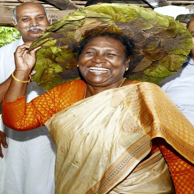 ভারতের প্রথম রাষ্ট্রপতি ড.রাজেন্দ্র প্রসাদ ২৬ জানুয়ারি, ১৯৫০-এ শপথ গ্রহণ করেছিলেন। 
