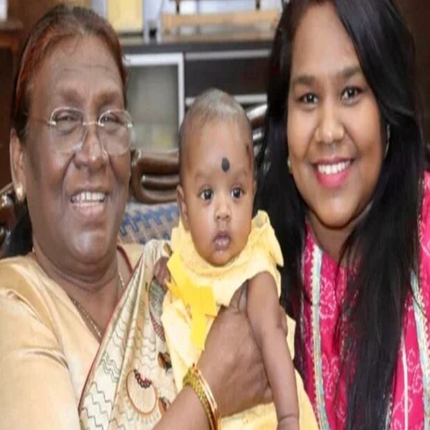 ১৯৭৭ সাল থেকে দেশের সব রাষ্ট্রপতিরা পুরো সময় দায়িত্ব পালন করেছেন। আর তাদের দায়িত্ব ছিল ২৪ জুলাই পর্যন্ত। ফলে স্বাভাবিকভাবেই ২৫ জুলাই শপথ গ্রহণ নেন দেশের রাষ্ট্রপতি।