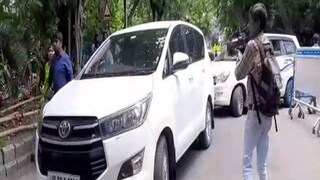 তল্লাশি অভিযানে বেরোলেন ইডি কর্তারা তল্লাশি অভিযানে বেরোলেন ইডি কর্তারা