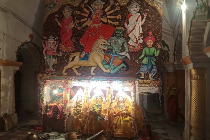 *বহু মানুষের পছন্দের জায়গা পুরনো আমলের রাজবাড়ি জমিদার বাড়ি। তাই বর্তমানে পুরাতন আমলের রাজবাড়ি ও জমিদার বাড়ি ঘিরে ট্যুরিজম গড়ে উঠেছে। পূর্ব মেদিনীপুর জেলার এখনও পর্যন্ত যে দুটি রাজবাড়ি পর্যটকদের জন্য থাকার ব্যবস্থা শুরু হয়েছে তা হল মহিষাদল রাজবাড়ি ও পঁচেট গড় রাজবাড়ি। তথ্য ও ছবি: সৈকত শী। 
